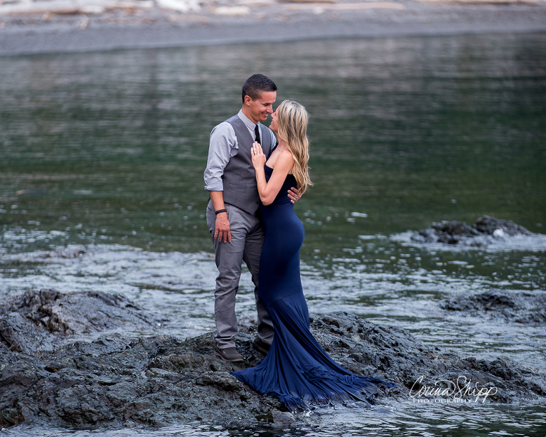 SW Washington Family Photographer-couple sharing intimate moment