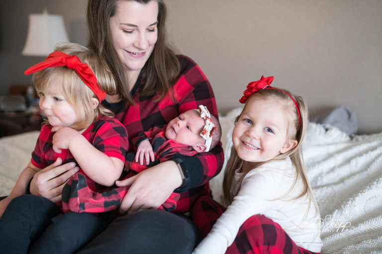 Vancouver newborn lifestyle photographer - mom with her 3 little girls