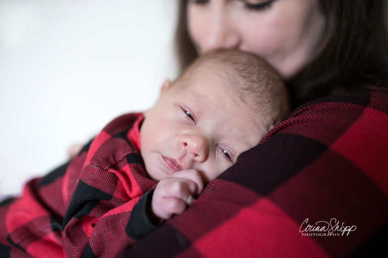 Newborn Lifestyle Photographer in Vancouver WA - newborn falling sleep on mommy's shoulder