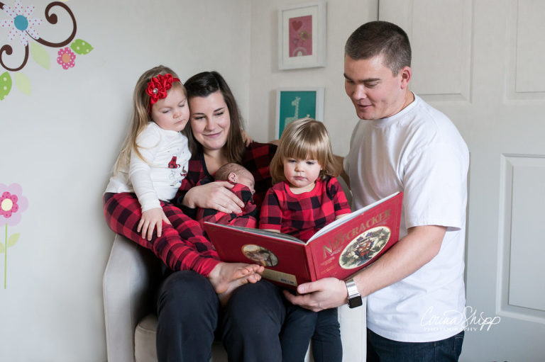 Newborn Lifestyle Photographer in Vancouver WA - family reading nutcracker story