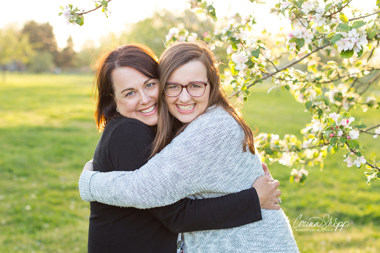 Corina Shipp Photography-SW Washington Senior Photographer-mother embracing graduating daughter