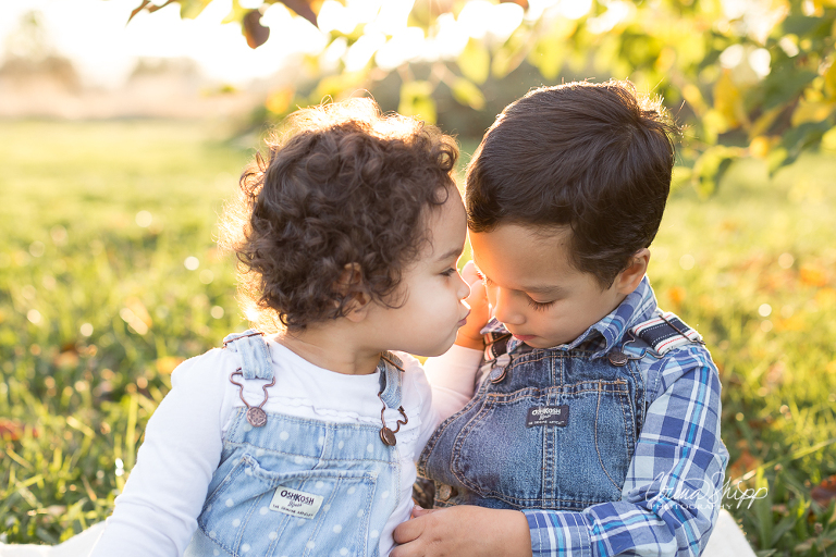 Corina Shipp Photography-Vancouver Children's Photographer-little sister gives brother a kiss